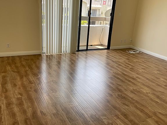 5th image of 533 S Saint Andrews Pl Unit 206