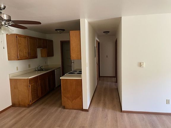 3rd image of 828 Weslyn Ct #6