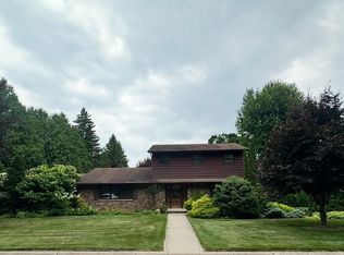 2564 Edgewood Ln, Green Bay, WI 54302