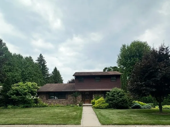 2564 Edgewood Ln, Green Bay, WI 54302
