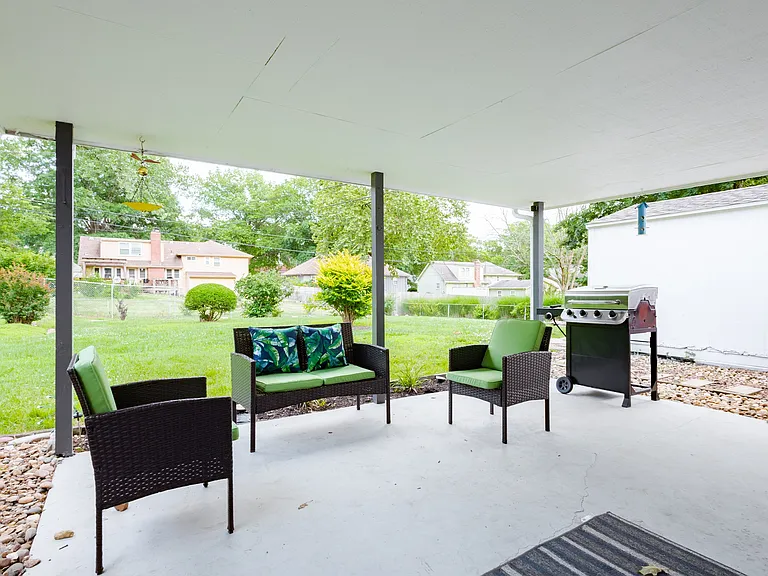 12809 Manchester Ave — Photo 35
