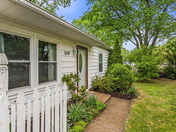 4th image of 1619 Clover Ln