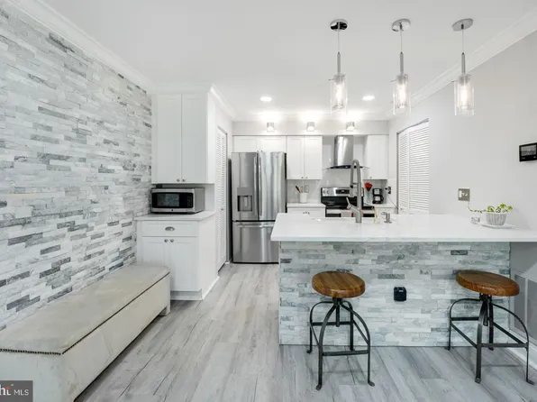 7592 Lakeside Village Dr #A-7592a, Falls Church, VA 22042