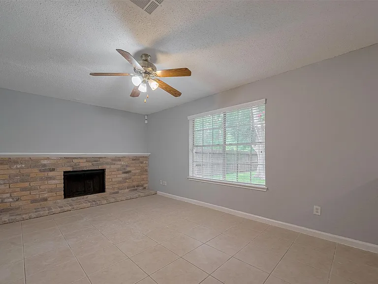 3610 Bee Bayou Ln — Photo 10
