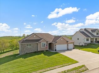 156 Hickory Ridge Dr, Glenwood, IA 51534