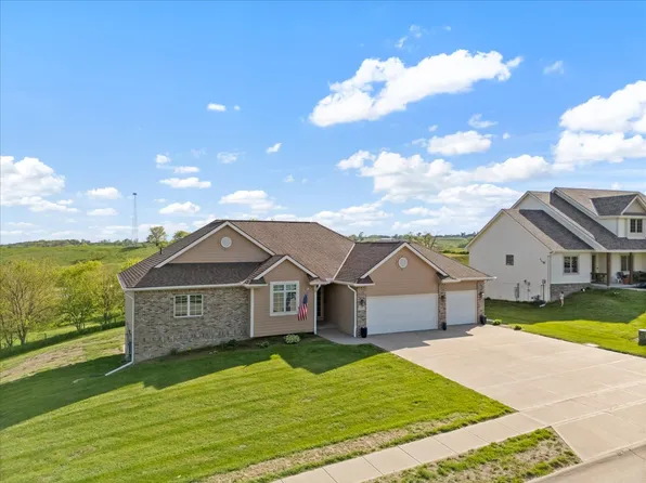 156 Hickory Ridge Dr, Glenwood, IA 51534