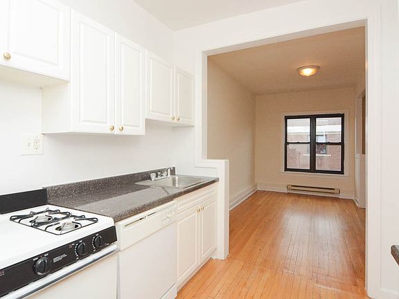 4th image of 815 W Waveland Ave APT 3S