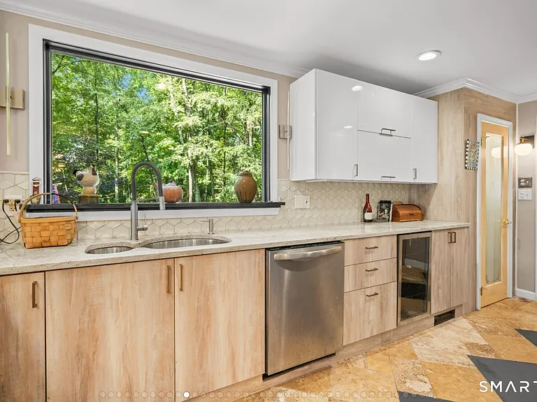 92 Kenmore Rd — Photo 8