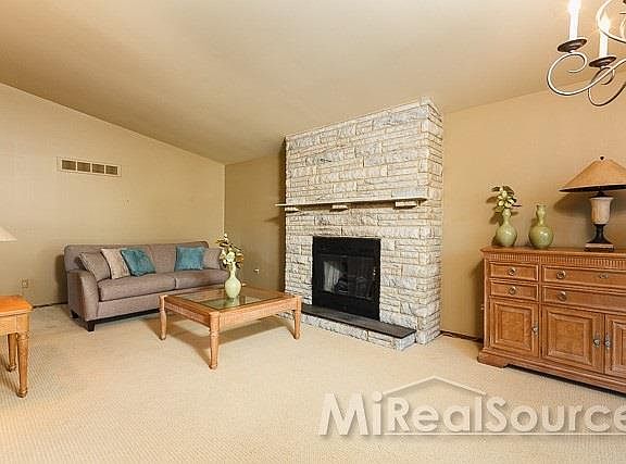 4th image of 8939 Estate Plaza Dr