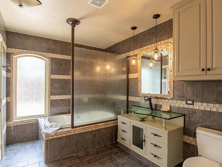 3631 Seguin Dr — Photo 24