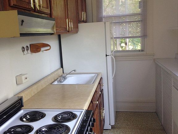 4th image of 429 Forest Ave #2W