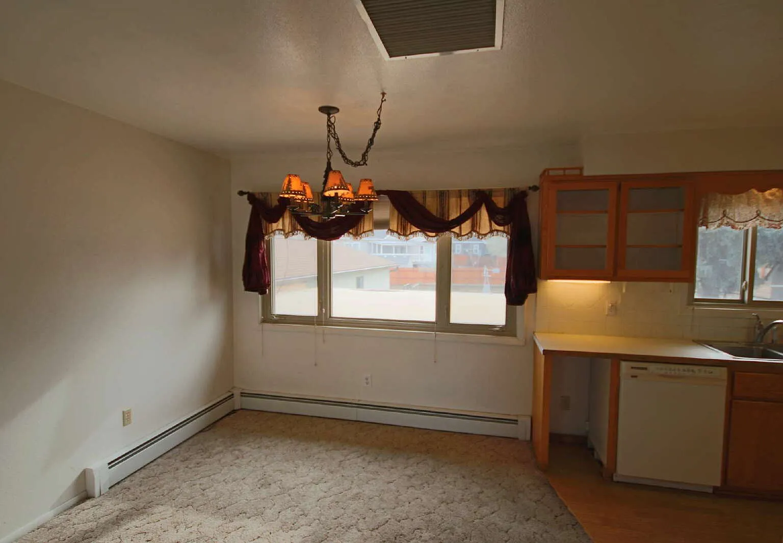 3 bed, 2.0 bath, 1856 sqft, $1,800 — Photo 3