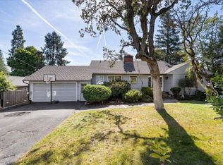 2136 Hillcrest Rd, Medford, OR 97504
