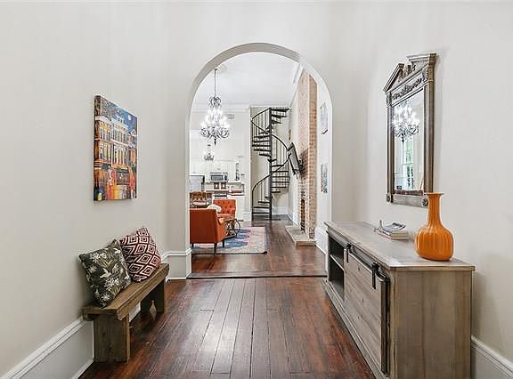 3rd image of 1416 Bourbon St Unit 2