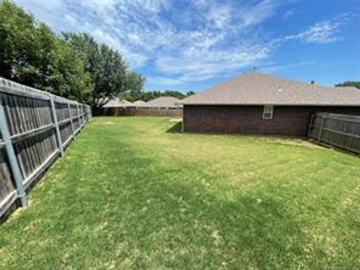 Building Photo - 1705 Teakwood Cir