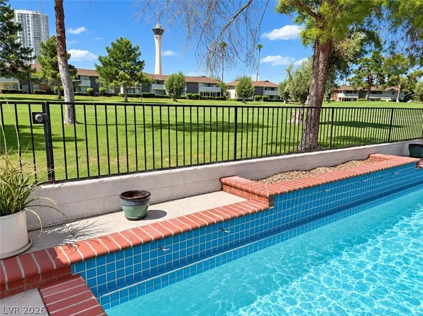 2823 Queens Courtyard Dr, Las Vegas, NV 89109