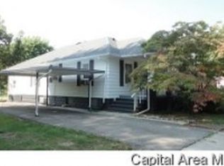 714 E Bidwell St, Taylorville, IL 62568