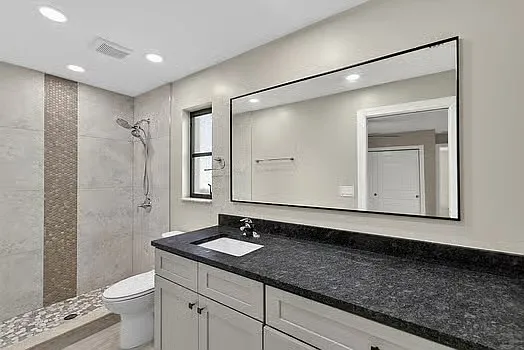 4836 Marine Dr — Photo 20