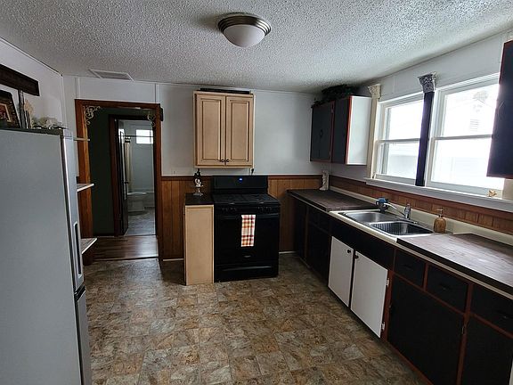 3rd image of 1905 E Cornell Ave