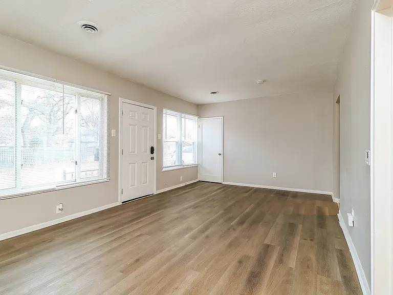 6219 Julian Ave — Photo 4