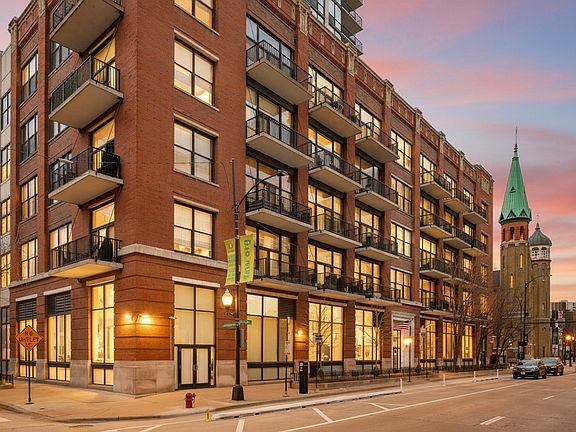 2nd image of 210 S Desplaines St APT 402