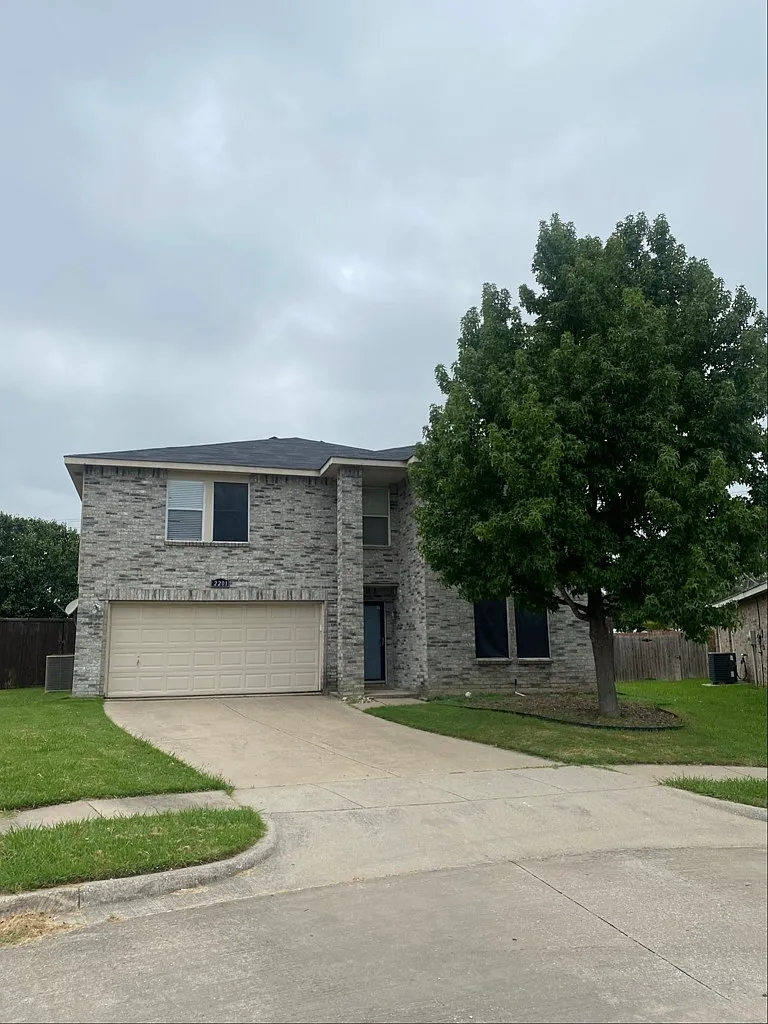 Spacious 4BR Home with Garage, Central A/C & Modern Appliances — Photo 1