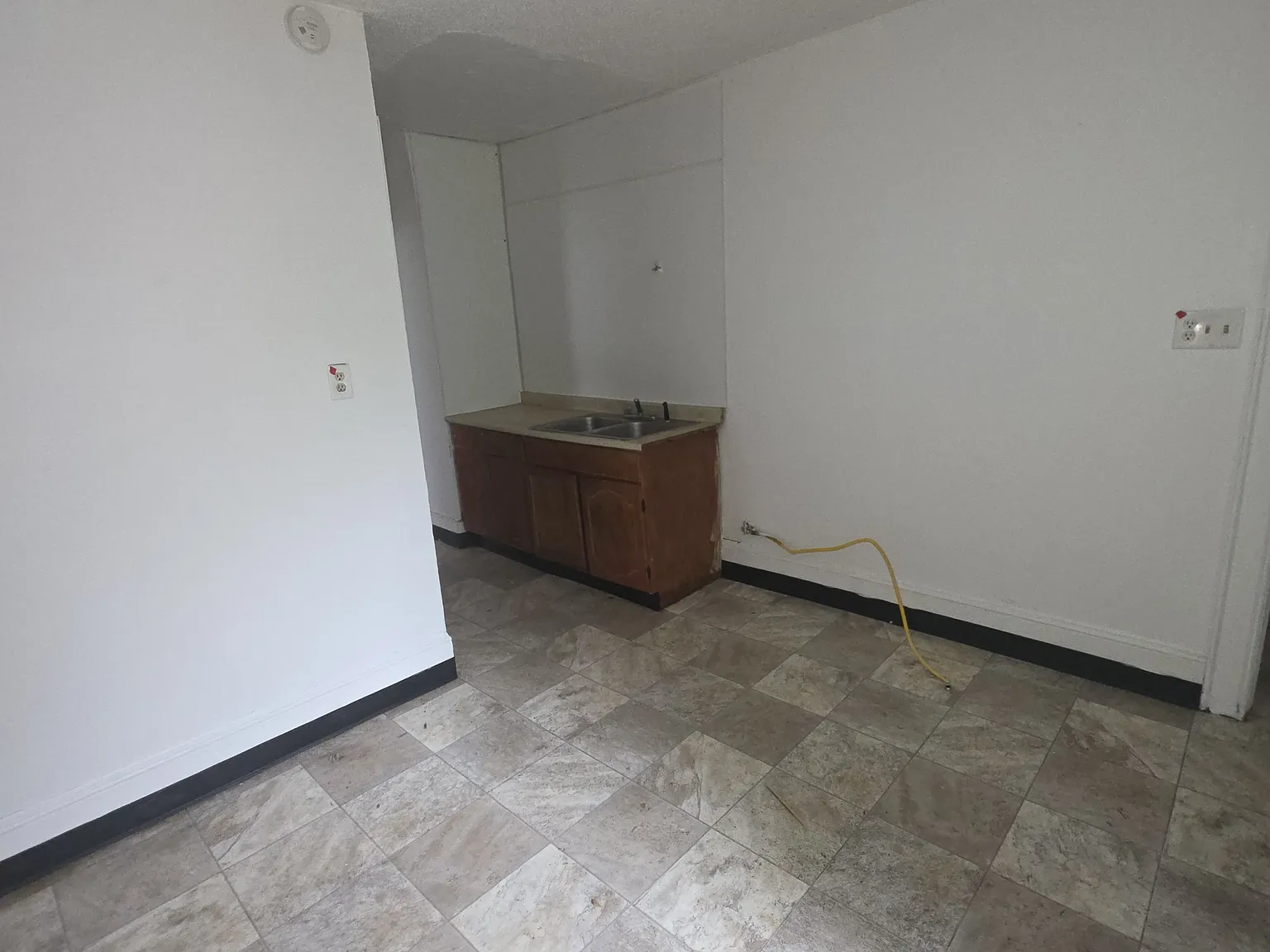 2 bed, $895 — Photo 4