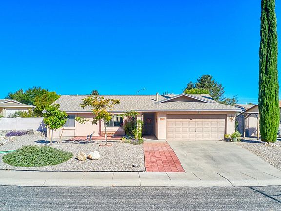 2nd image of 2523 Canyon Crest St
