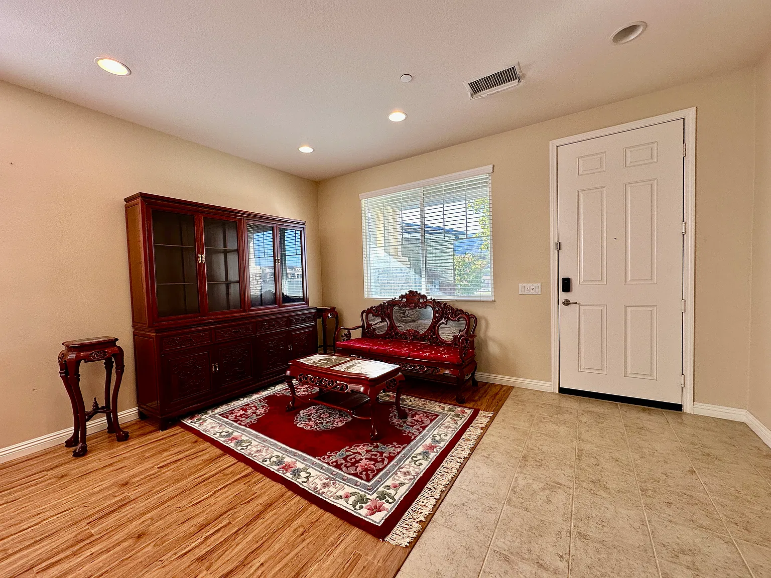 4 bed, 2575 sqft, $7,000 — Photo 2