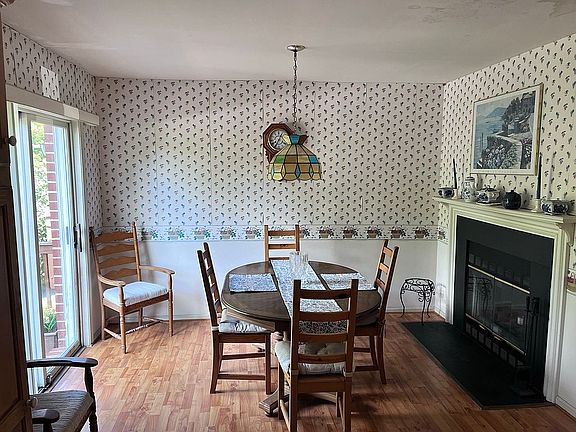 Eat in kitchen & Fireplace