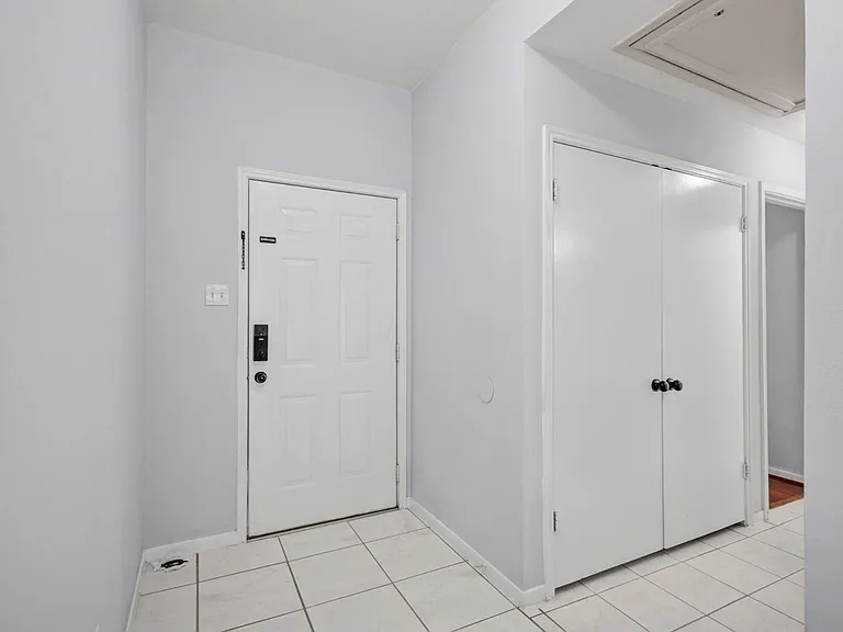 17050 Clan Macintosh Dr — Photo 2