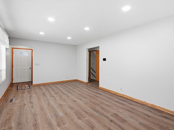 3rd image of 305 Independence St