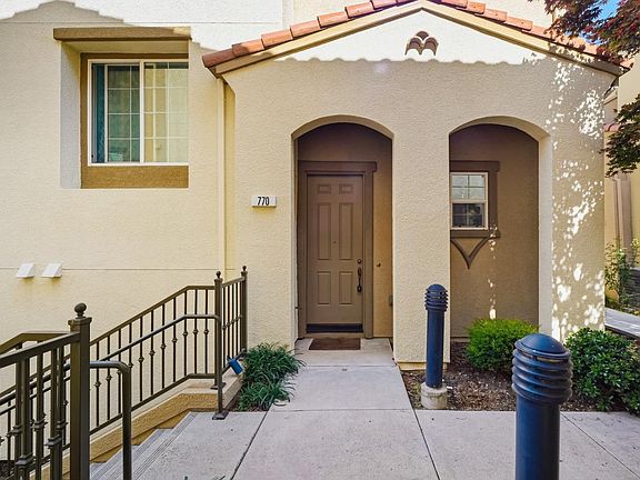 2nd image of 770 Claridad Loop