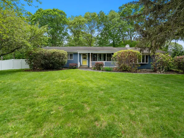 2 Canterbury Court, East Setauket, NY 11733