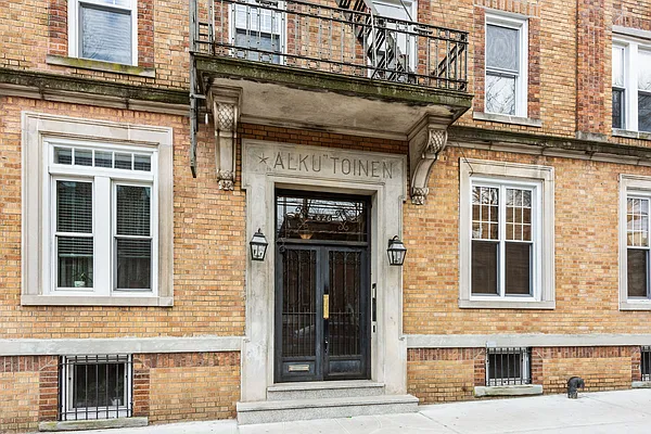 Sold by V I Properties Inc | media 4