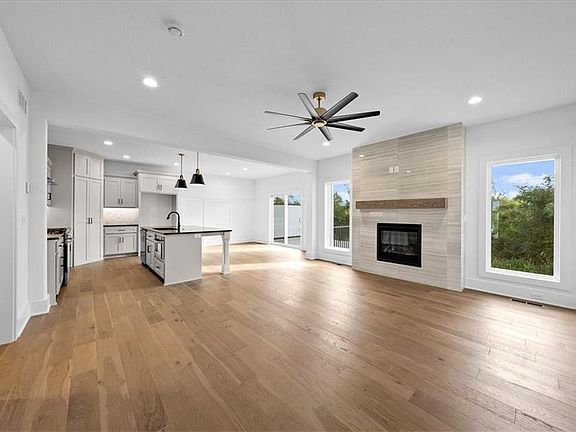2nd image of 4025 NE Sagamore Dr #B