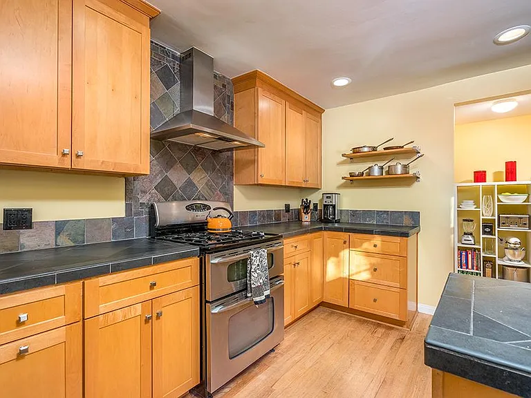 540 N Park Ln — Photo 5