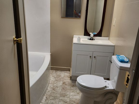 4th image of 539 Frederick Dr