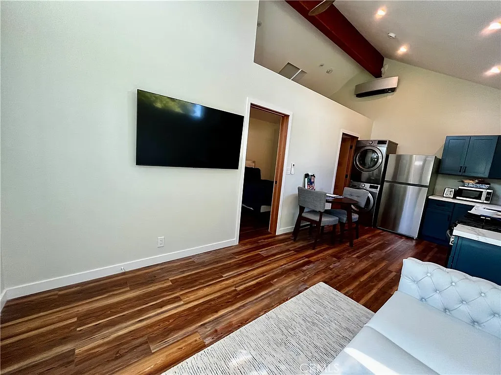 1 bed, 472 sqft, $2,385 — Photo 2