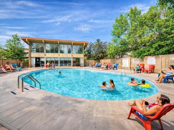 816 E 89th Ave SW #307, Calgary, AB T2V 4N8