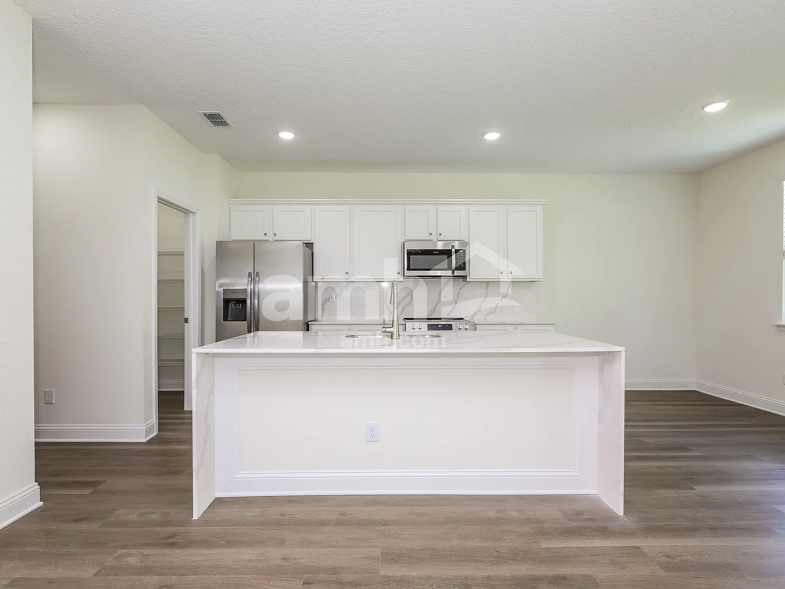 4 bed, 2.5 bath, 2018 sqft, $2,425 — Photo 3