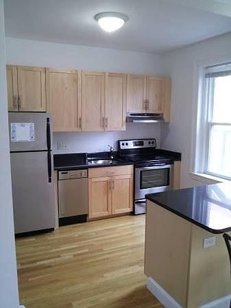2nd image of 17 Centre St