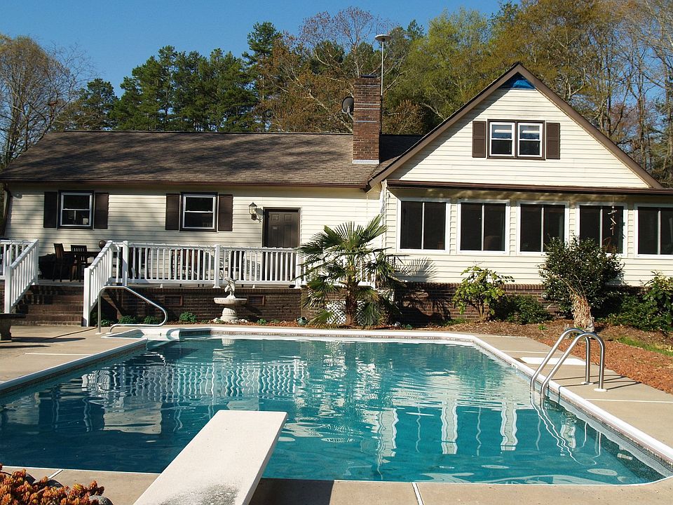 206 Riverview Circle
