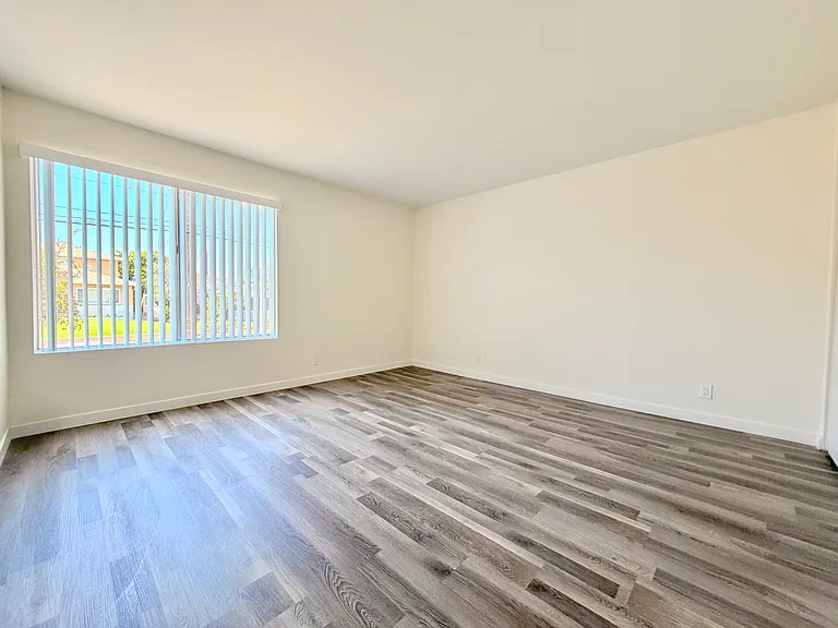 120 W Grand Ave #102 — Photo 8