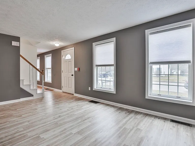 54 Vandora Dr — Photo 8