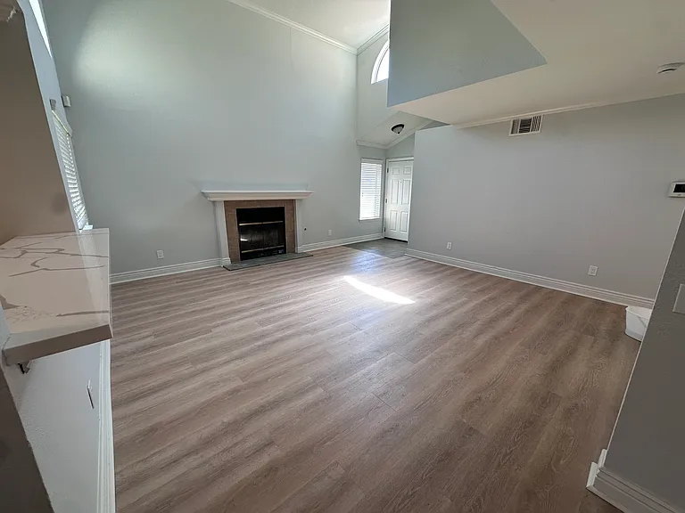 4981 Yvonne Way — Photo 2