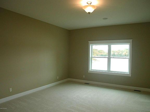 5th image of 389 Cove Dr SE