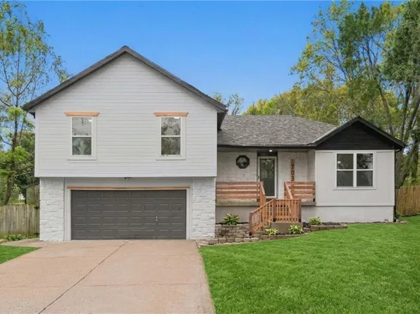 703 W Lawrence St, Spring Hill, KS 66083