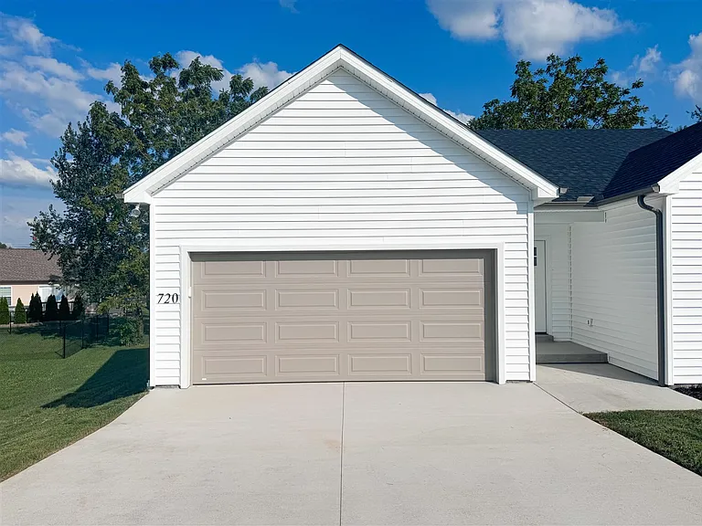 720 Alexander Way — Photo 2