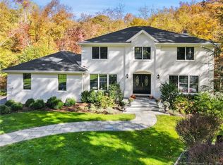 12 Pond View Ln, Stamford, CT 06903